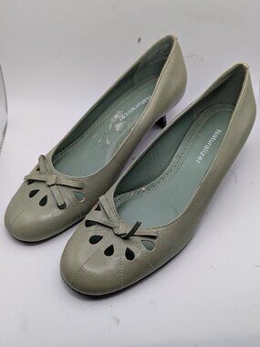 Naturalizer Sage Green Leather Cutout Bow Heels Size 5.5